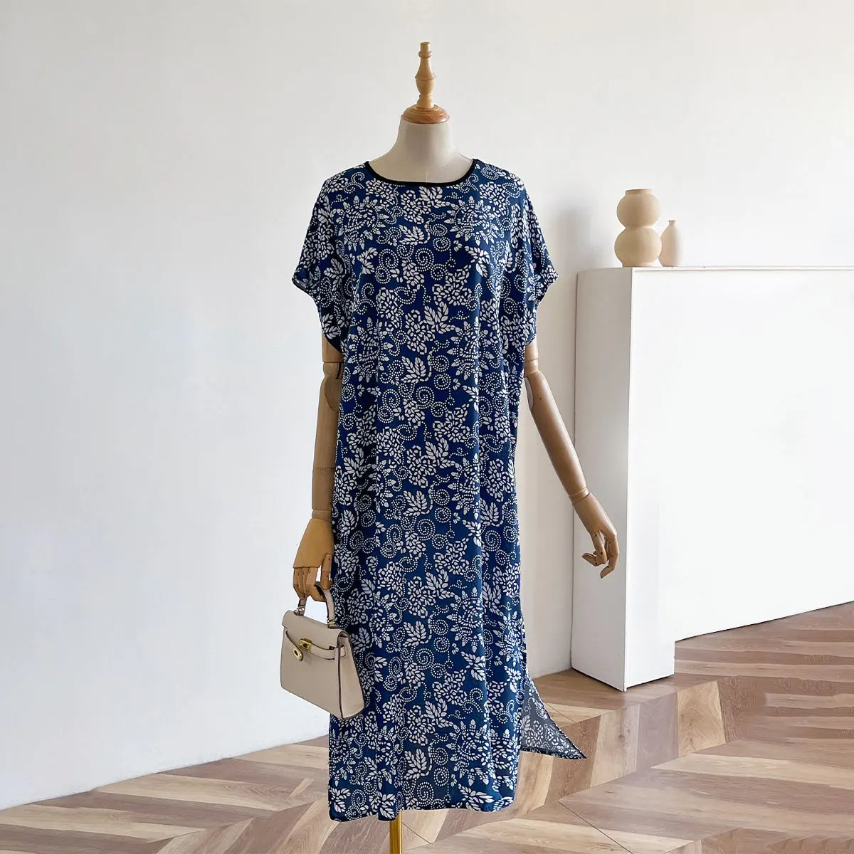 New Spring and Summer Dresses For Women Elegant Printed Silk Muslim Lady Kaftan Beach Sun Protection Seaside Holiday Dress