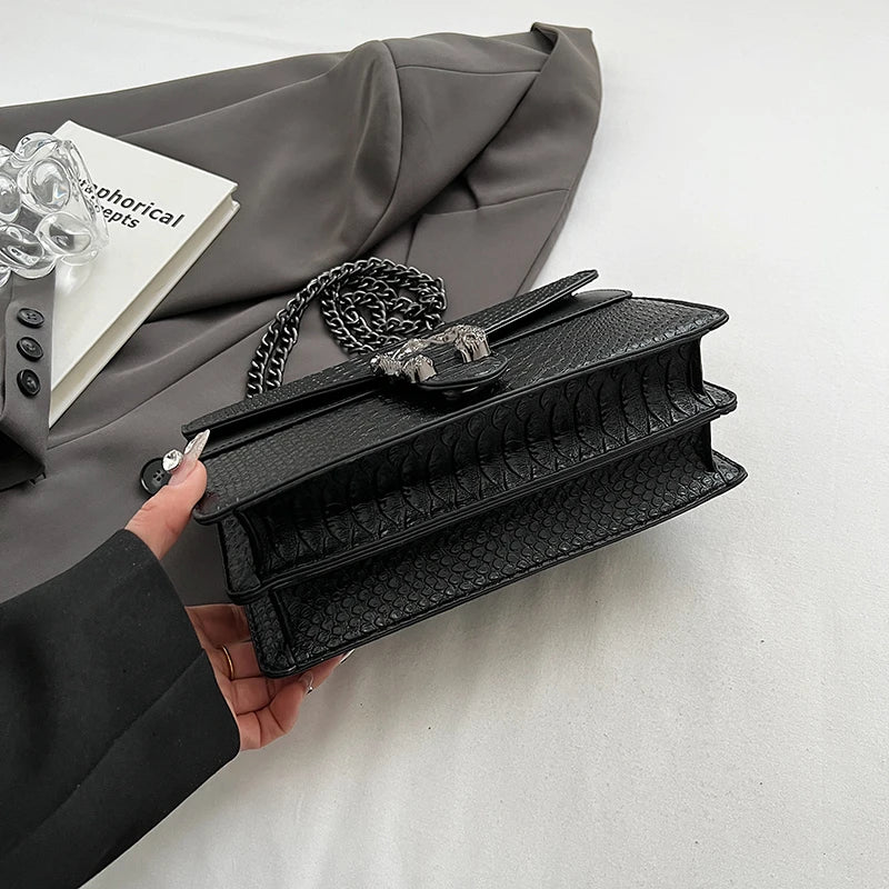 Retro Style Fashion Chain Shoulder Bag for Women Snake Pattern Crossbody Small Square Bag Trendy Accessory