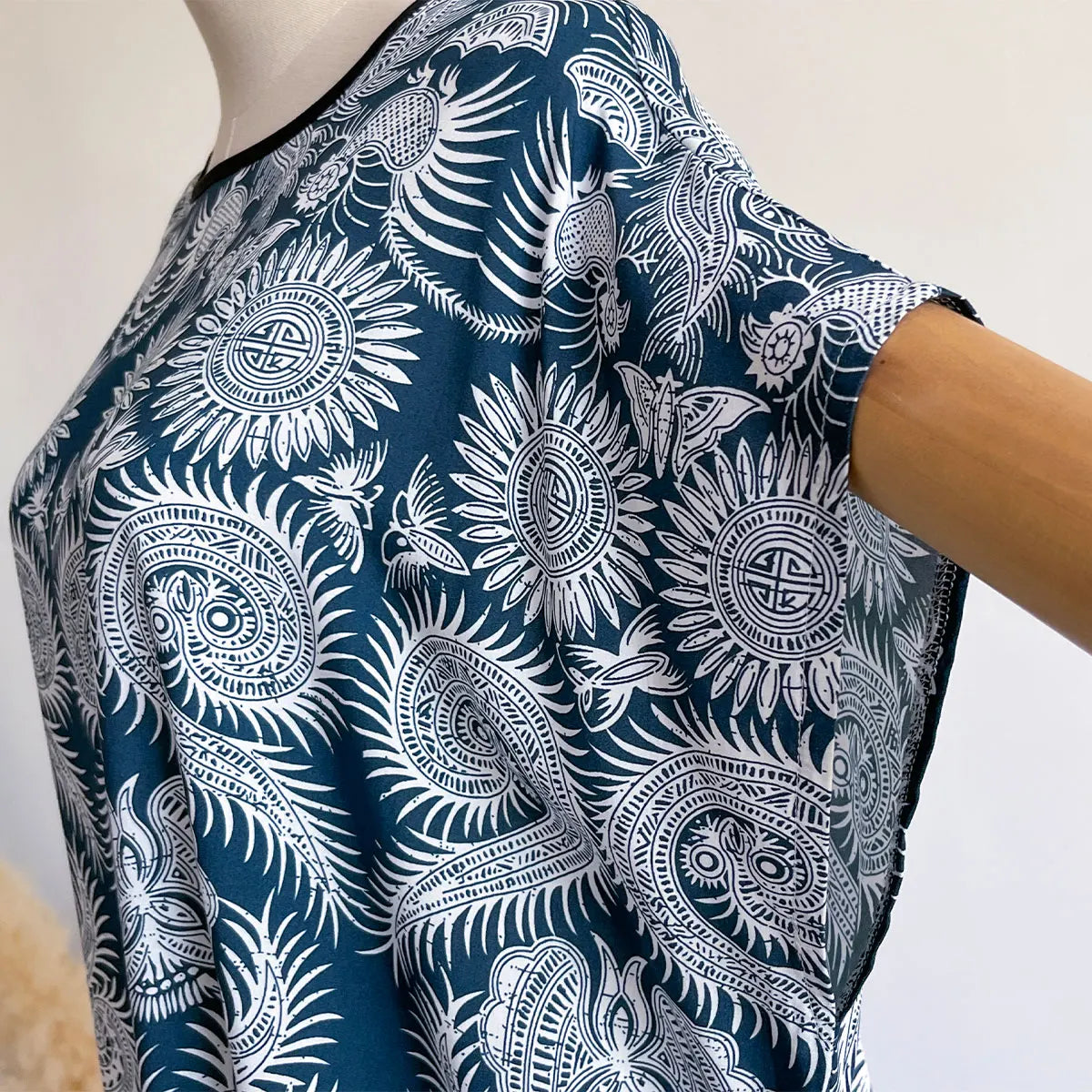 New Spring and Summer Dresses For Women Elegant Printed Silk Muslim Lady Kaftan Beach Sun Protection Seaside Holiday Dress