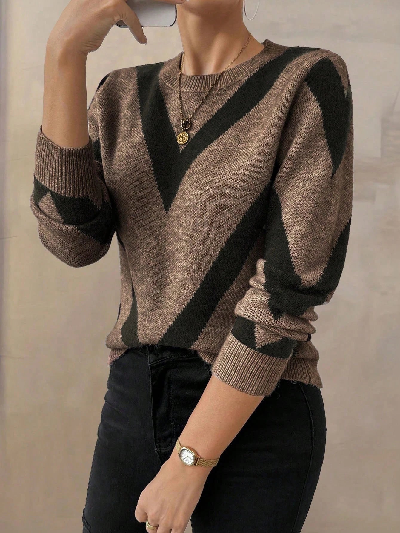 New autumn and winter geometric pattern round neck long sleeved knitted sweater