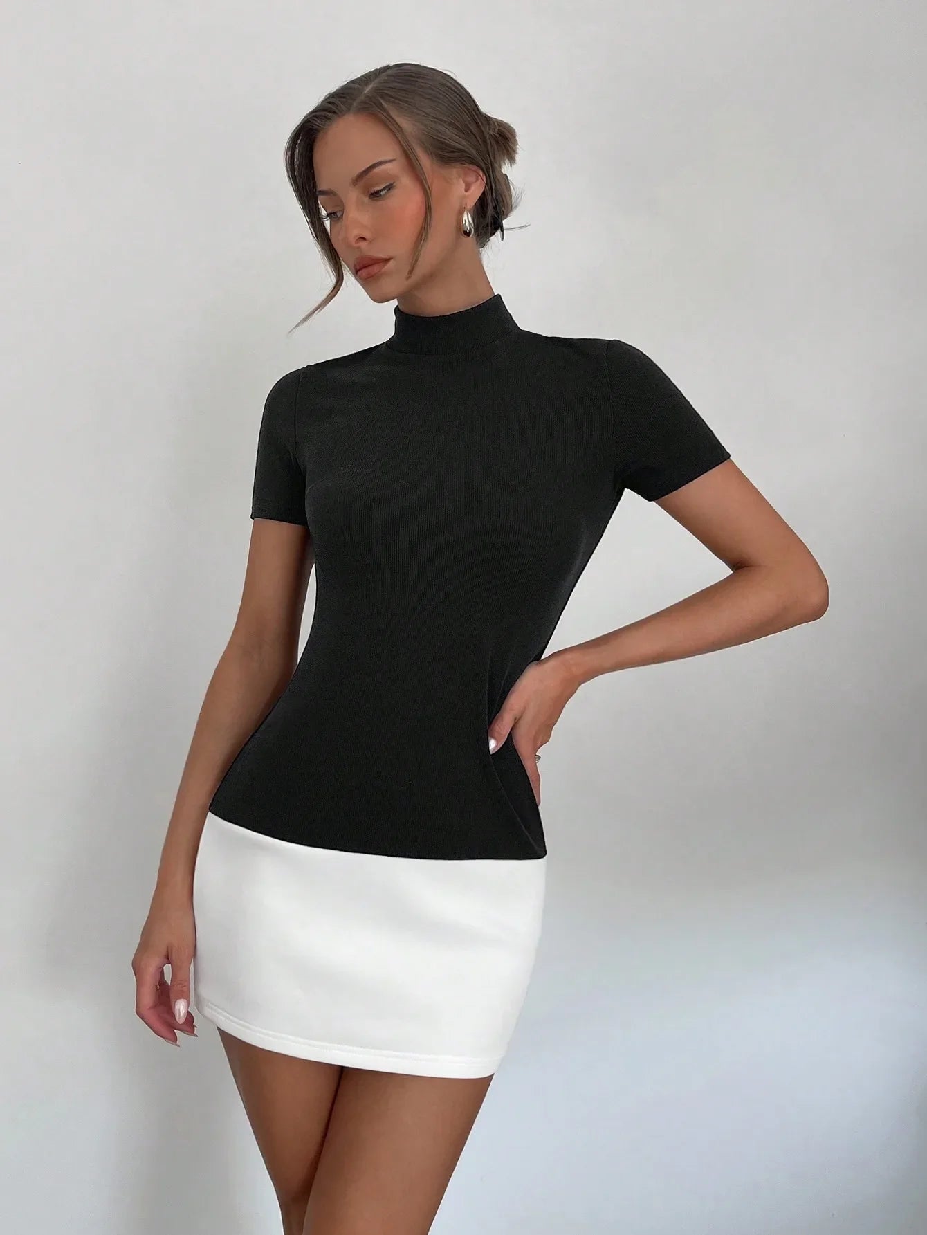 Spring and summer simple and generous half high neck short dress short sleeve color matching slim body all commute