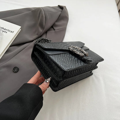 Retro Style Fashion Chain Shoulder Bag for Women Snake Pattern Crossbody Small Square Bag Trendy Accessory