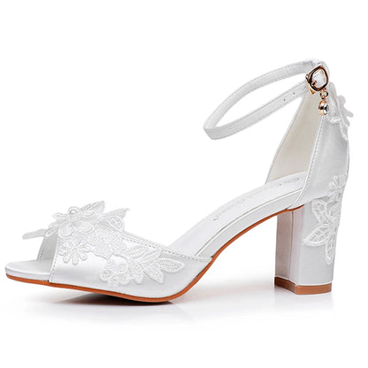 Crystal Queen Bride Sandals Solid Flower Chunky High Heel Ankle Buckle Pumps Elegant White Lace Women Wedding Shoes