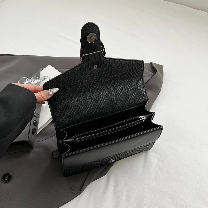 Retro Style Fashion Chain Shoulder Bag for Women Snake Pattern Crossbody Small Square Bag Trendy Accessory